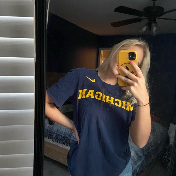 Classic Nike Michigan shirt - Picture 2 of 2